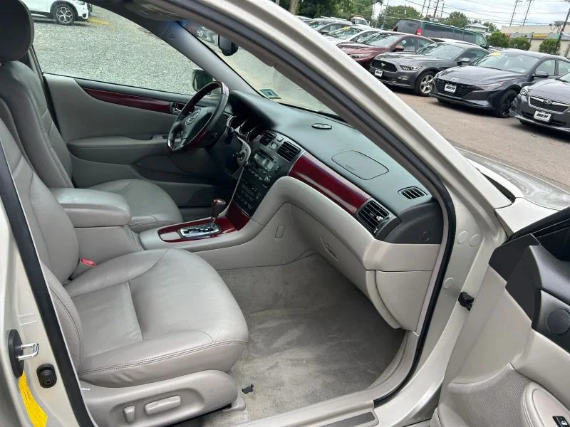 Used 2003 Gold Lexus ES 300 Sedan 4D image 18