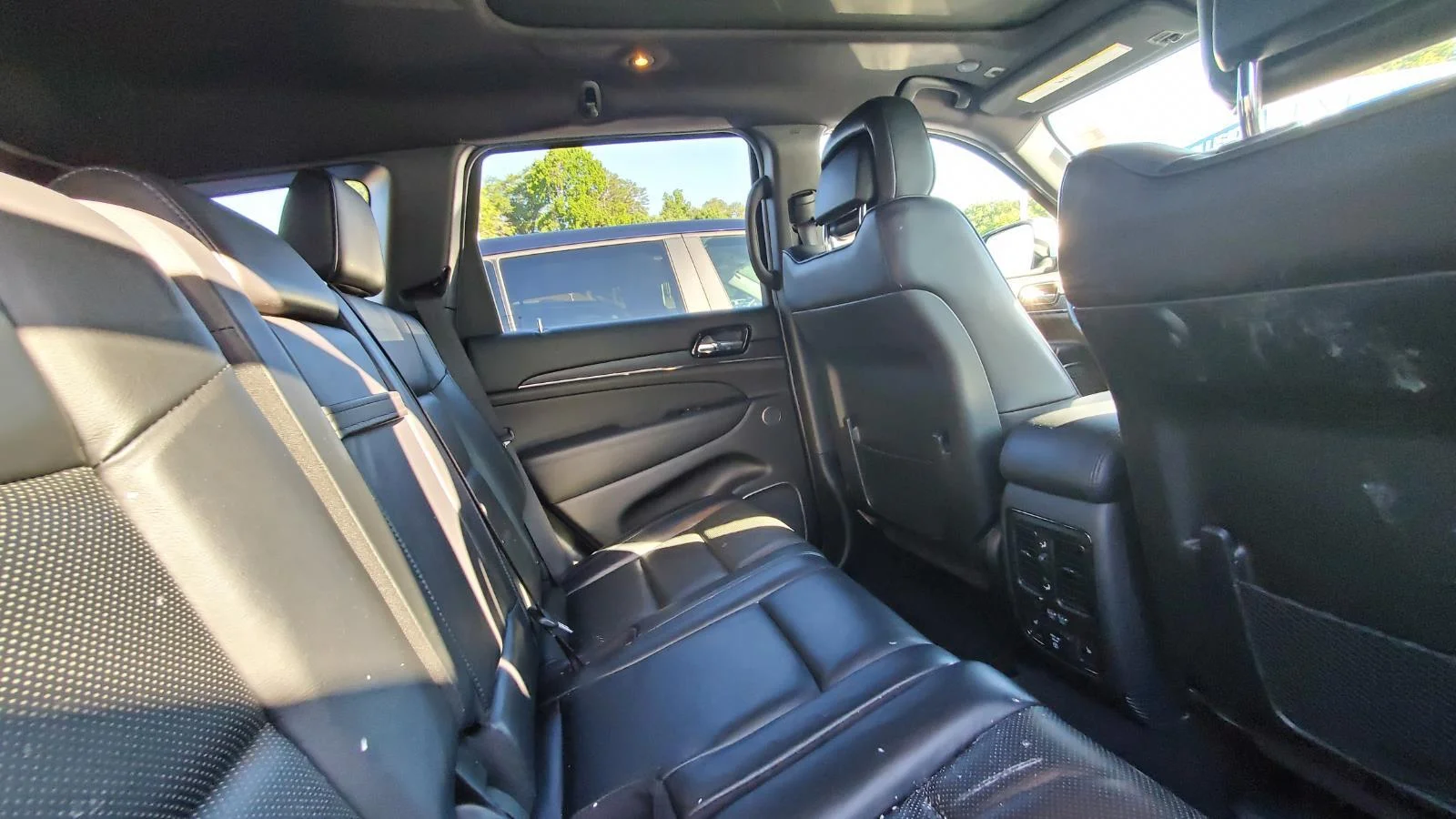 Used 2019 Bright White Clearcoat Jeep High Altitude image 6