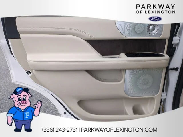 Used 2019 White Lincoln Reserve image 28