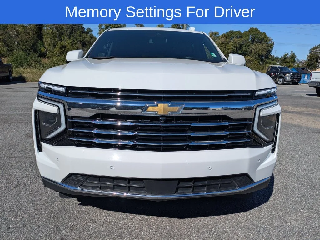 Used 2025 White Chevrolet LT image 9
