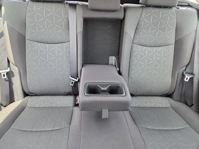 Used 2022 White Toyota XLE image 31