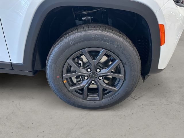 New 2027 Bright White Clearcoat Jeep Laredo Altitude image 14