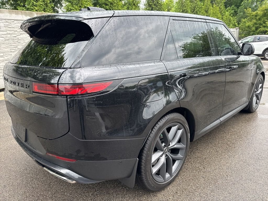 Used 2024 Black Land Rover SE image 6
