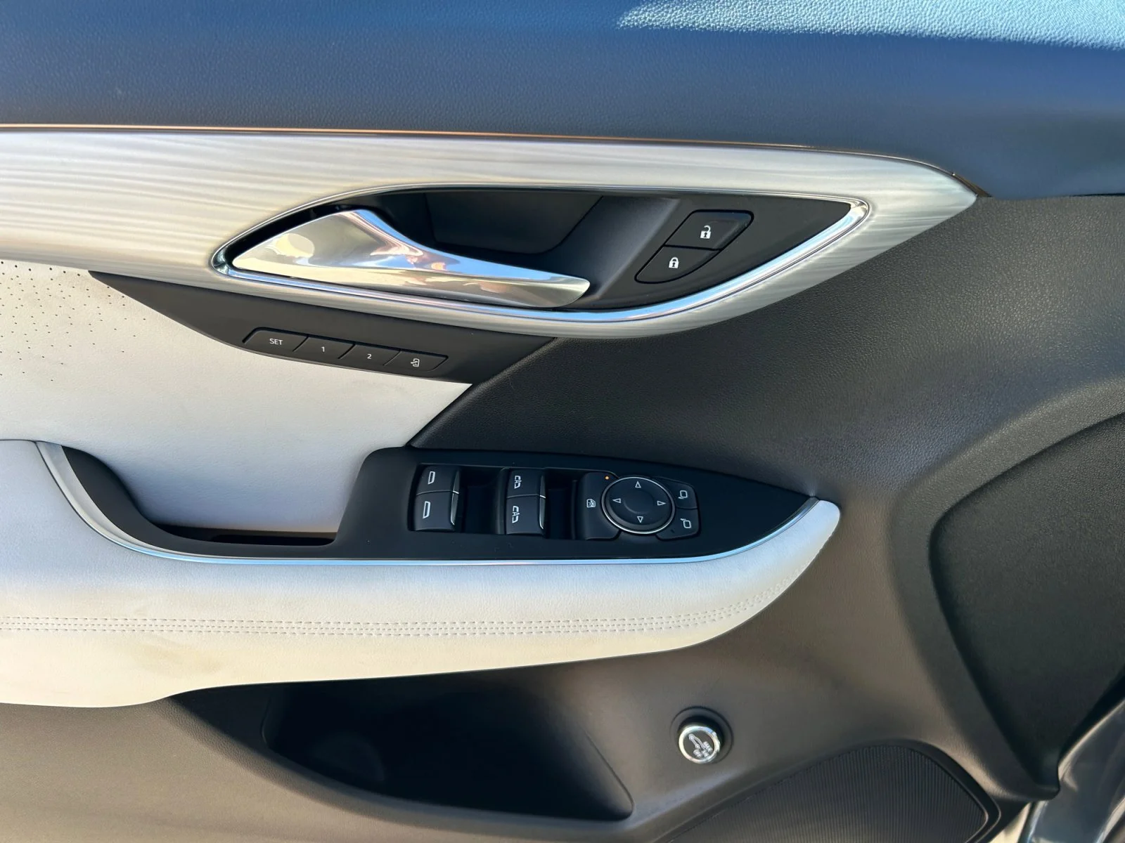 New 2026 Quartz Blue Metallic Buick Avenir AWD image 17