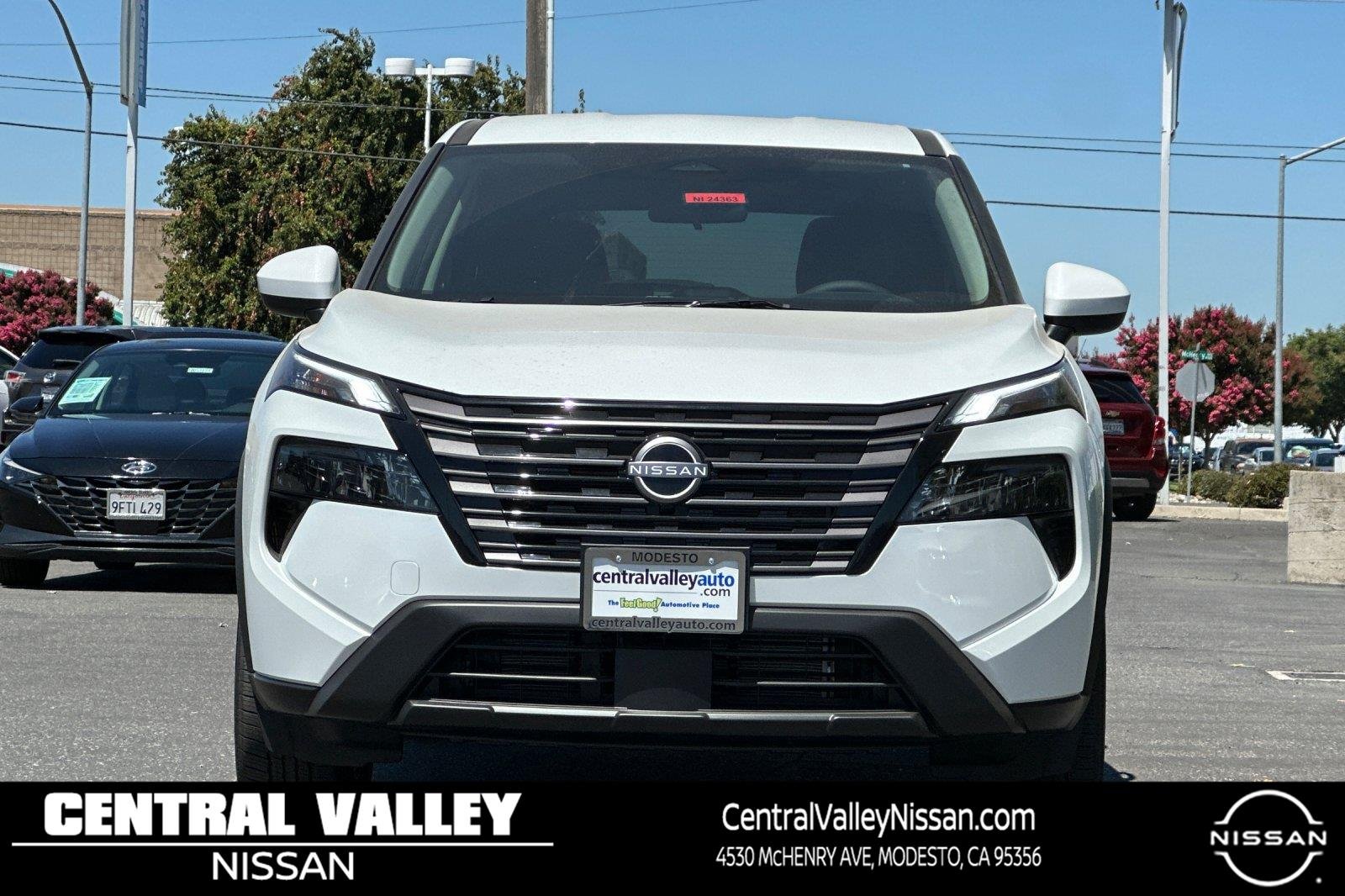New 2026 Everest White Pearl Tricoat Nissan SV image 9