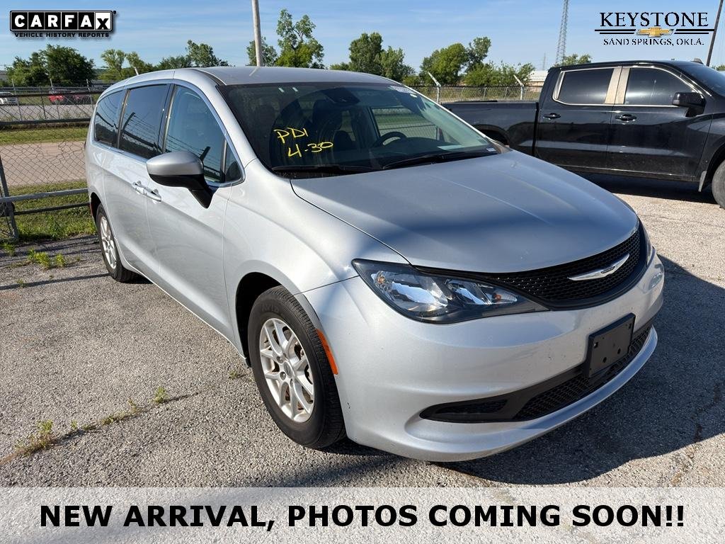 2023 Chrysler Voyager LX's photo