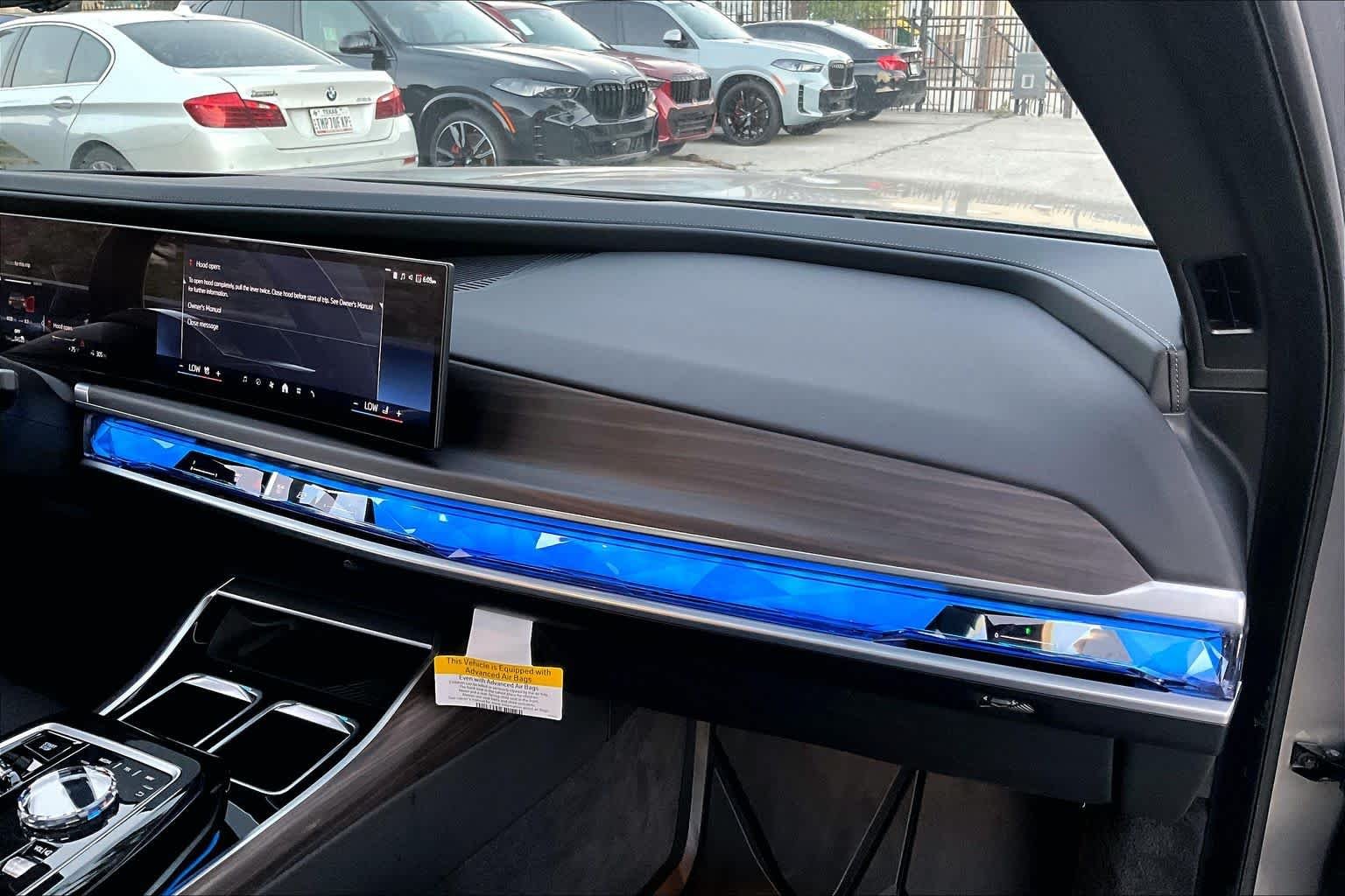 2025 BMW i7 60 - Photo 17