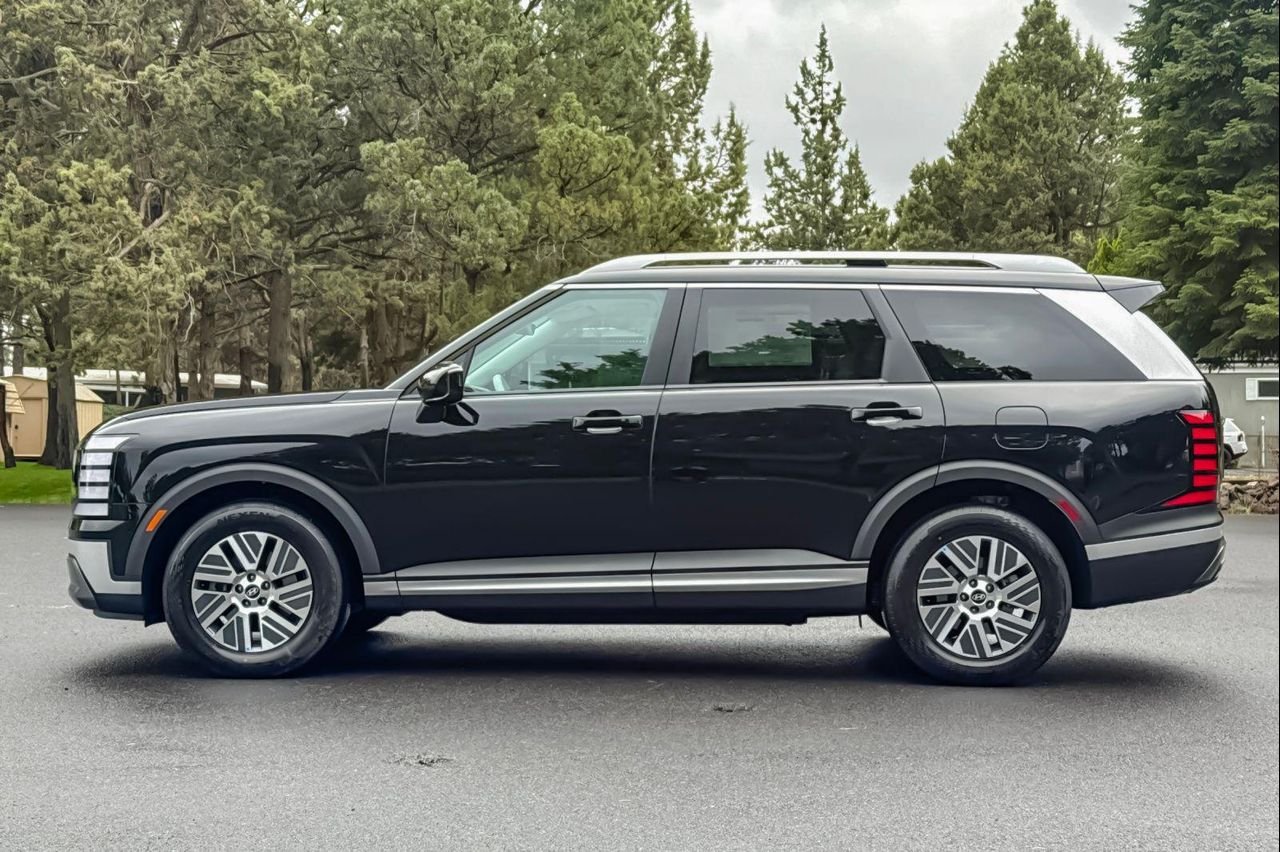 New 2027 Black Hyundai SEL 7P image 7