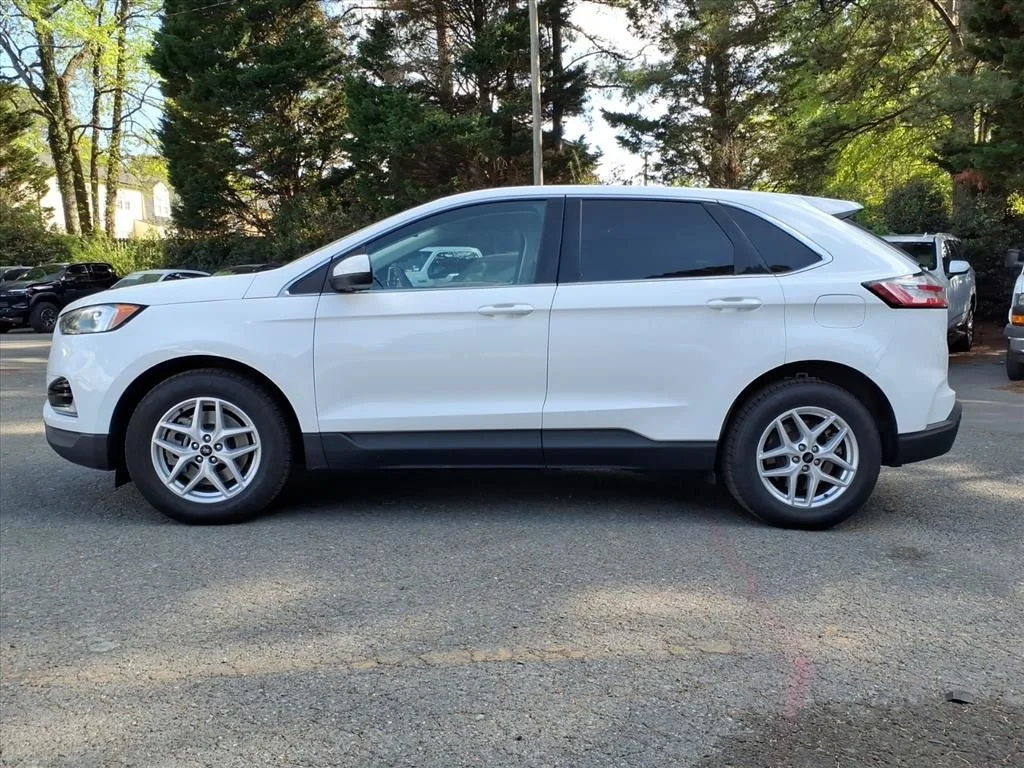 Used 2024 White Ford SEL image 33
