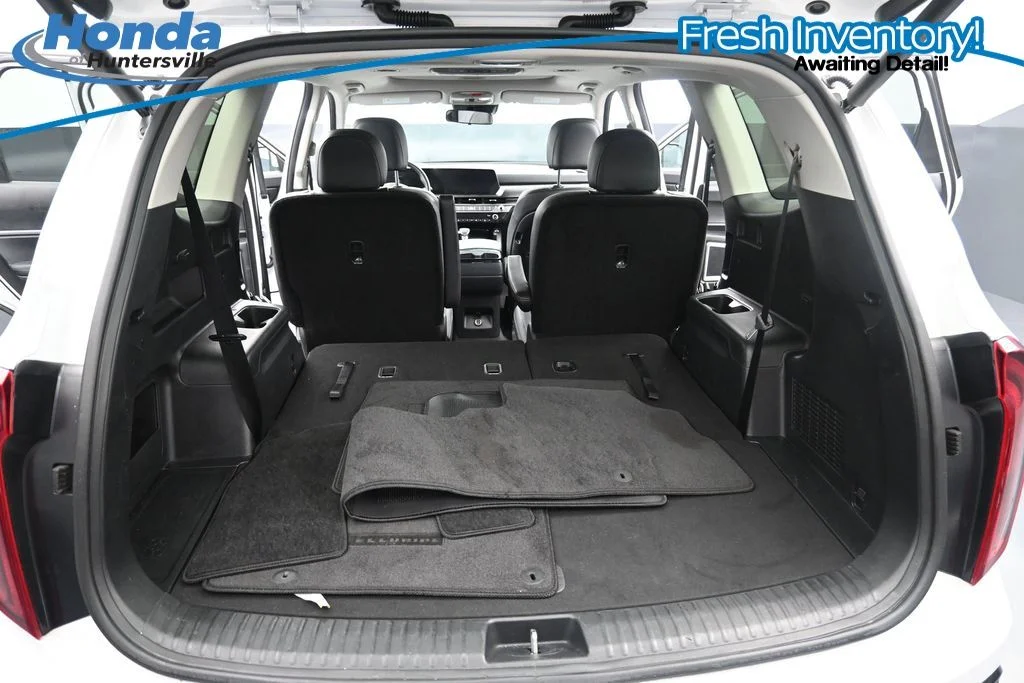 Used 2025 White Pearl Kia S image 12