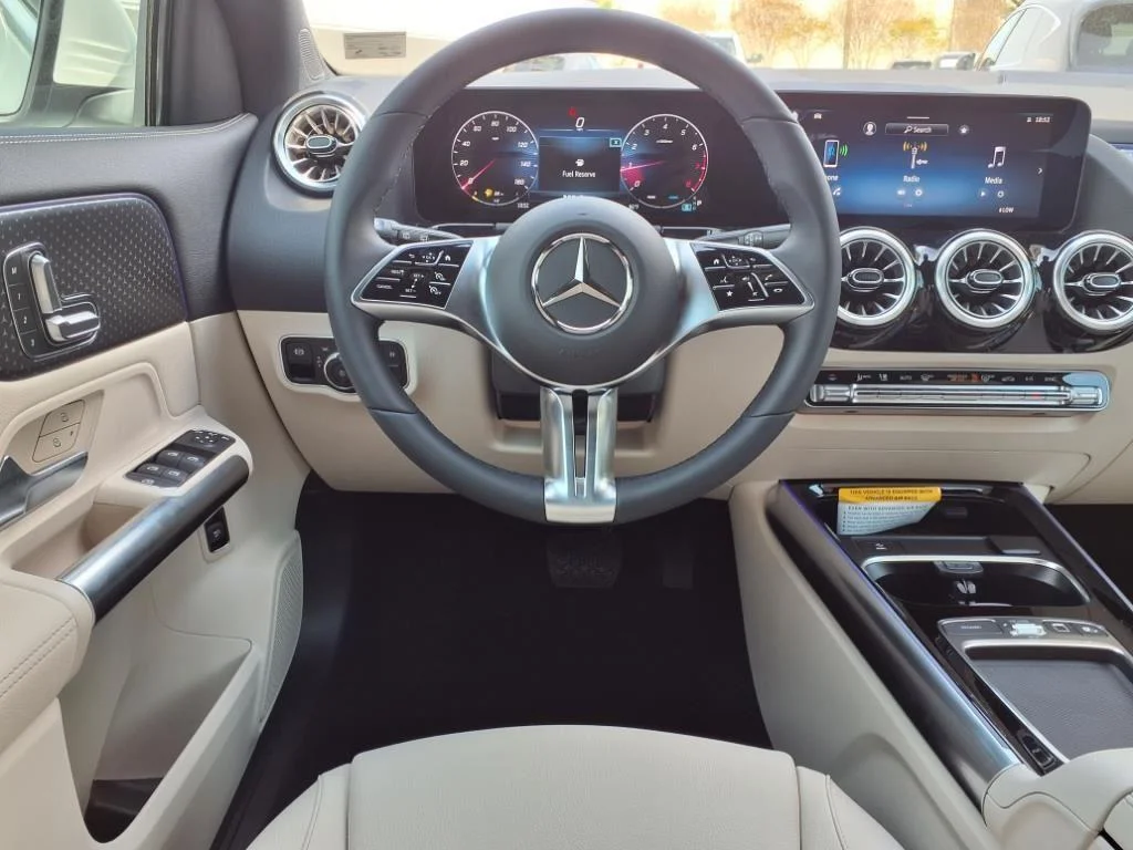 Certified Used 2025 Polar White Mercedes-Benz GLA 250 image 12