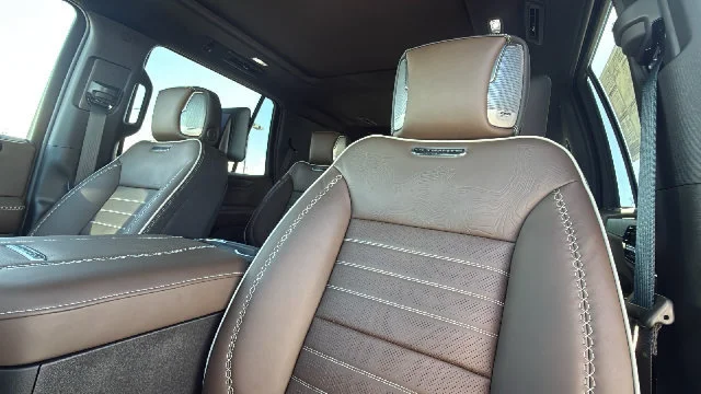 2027 GMC Yukon Denali Ultimate - Photo 11