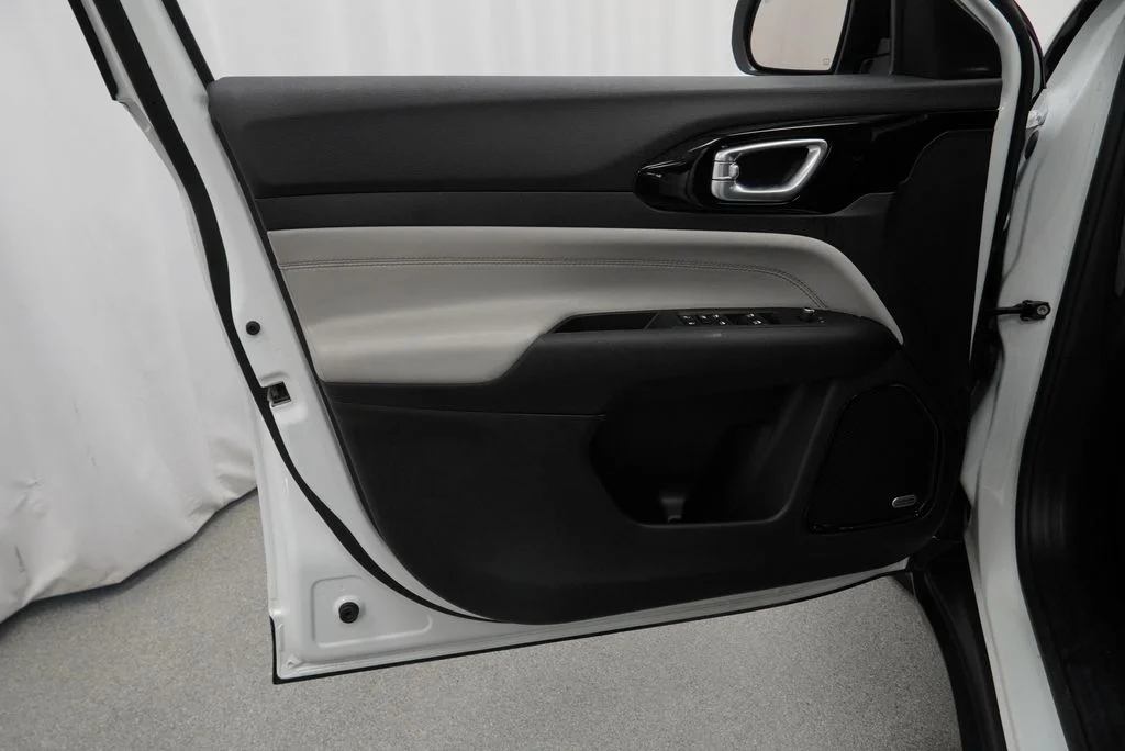 Used 2024 White Jeep Limited image 43