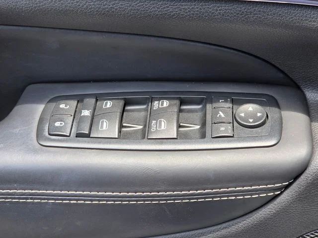 Used 2015 Silver Jeep Overland image 29