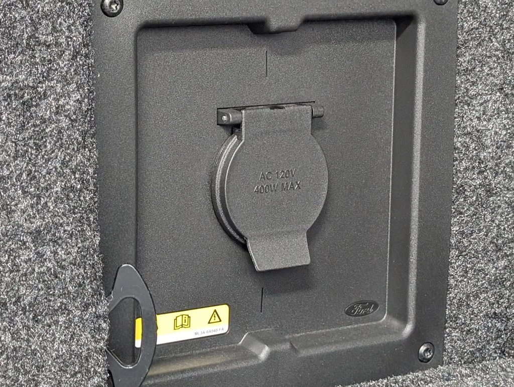 New 2026 Carbonized Gray Metallic Ford Lariat® image 27