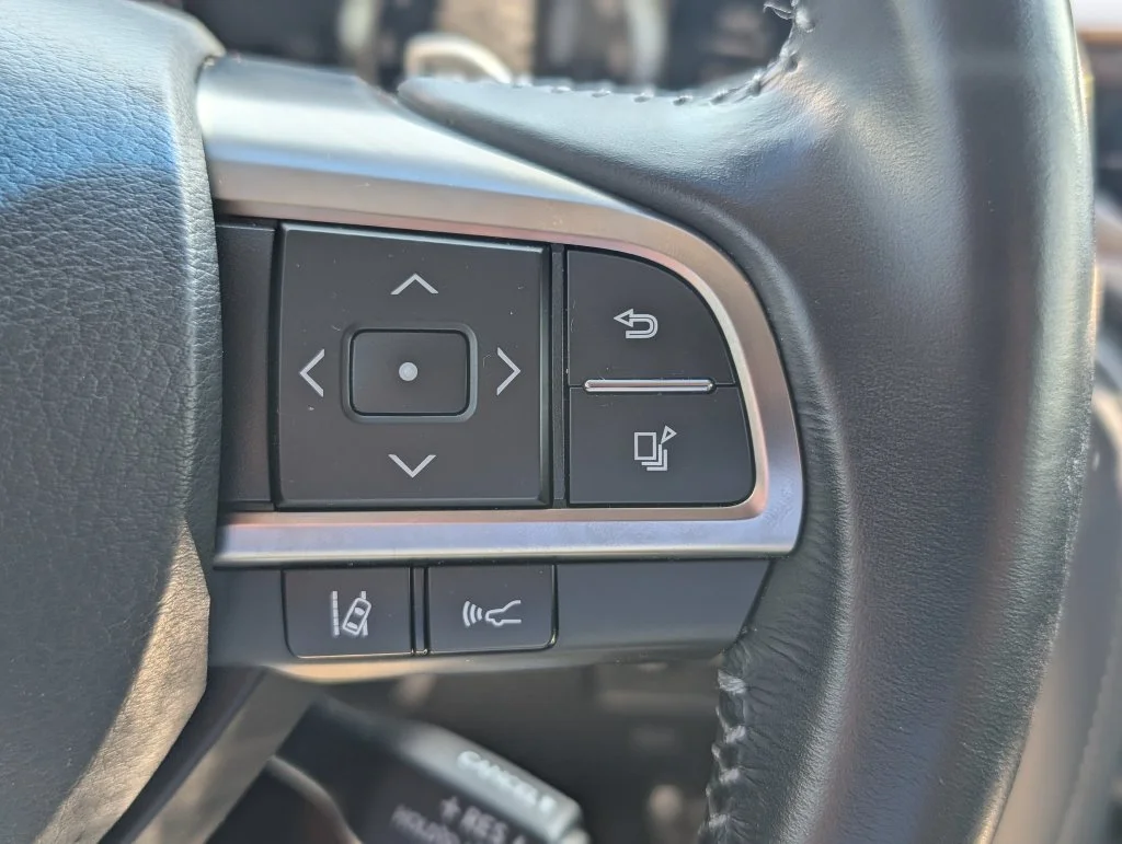 Used 2018 Silver Lexus 570 image 21