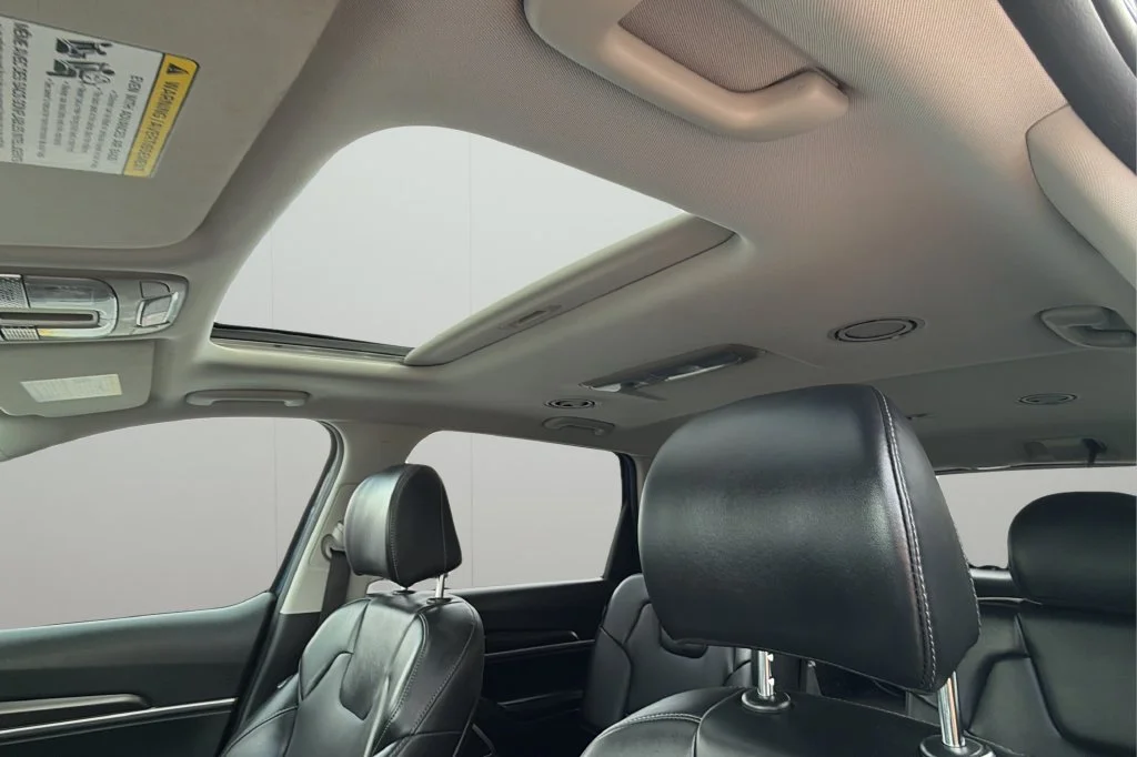 Used 2025 Black Kia S image 31