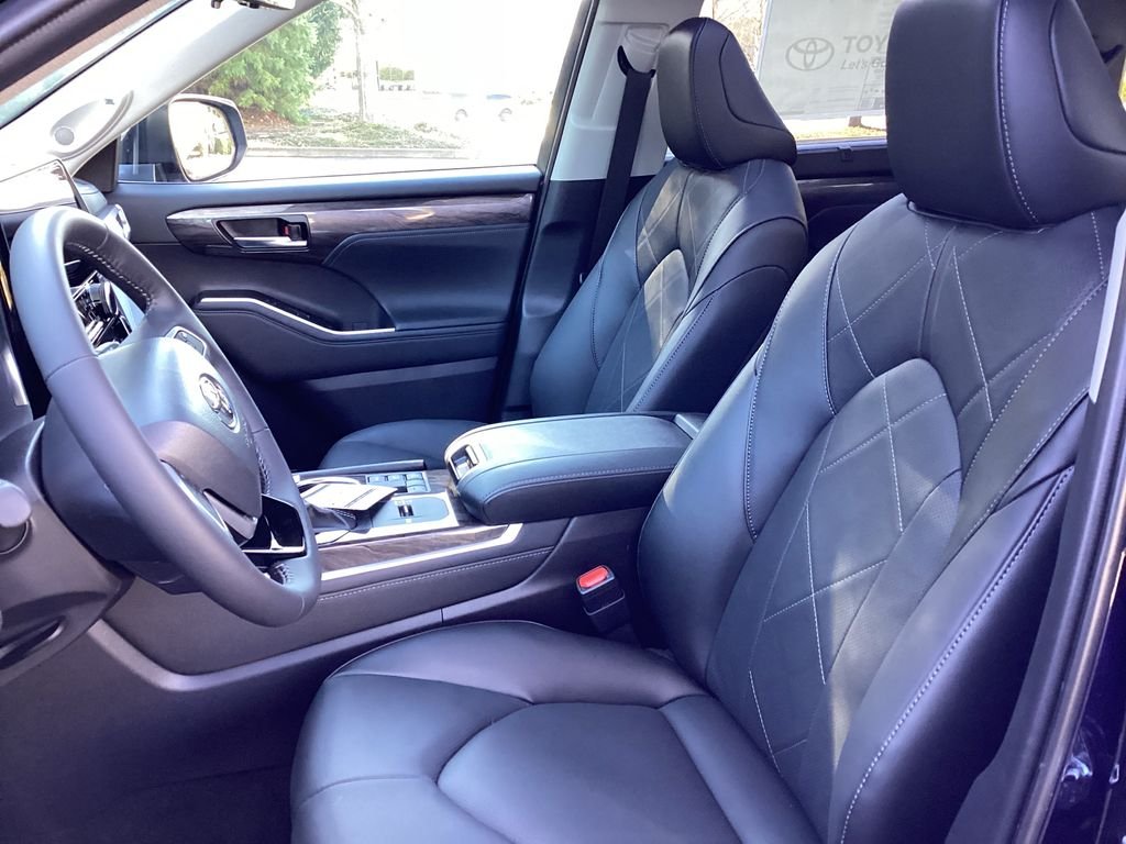 New 2026 Midnight Black Metallic Toyota Hybrid Platinum image 18