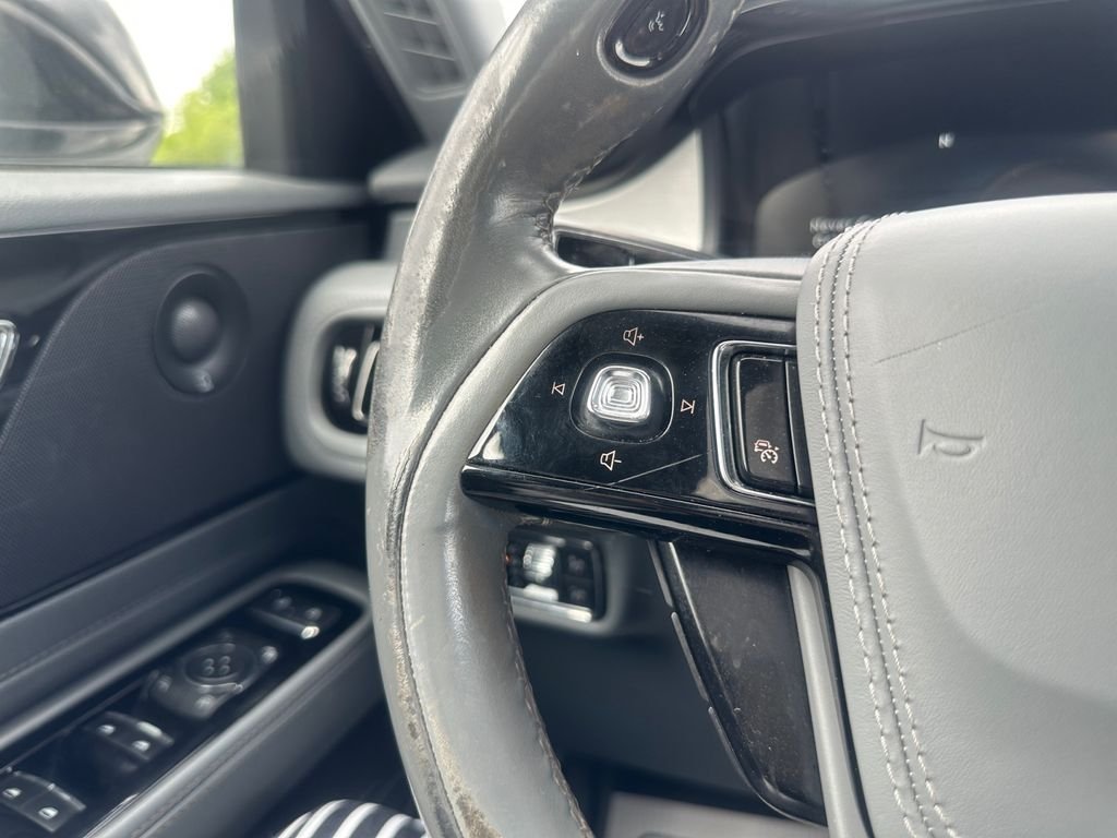 Used 2020 White Lincoln Reserve image 24