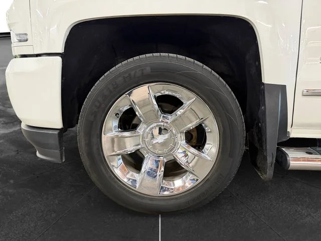 Used 2018 White Chevrolet LTZ image 9
