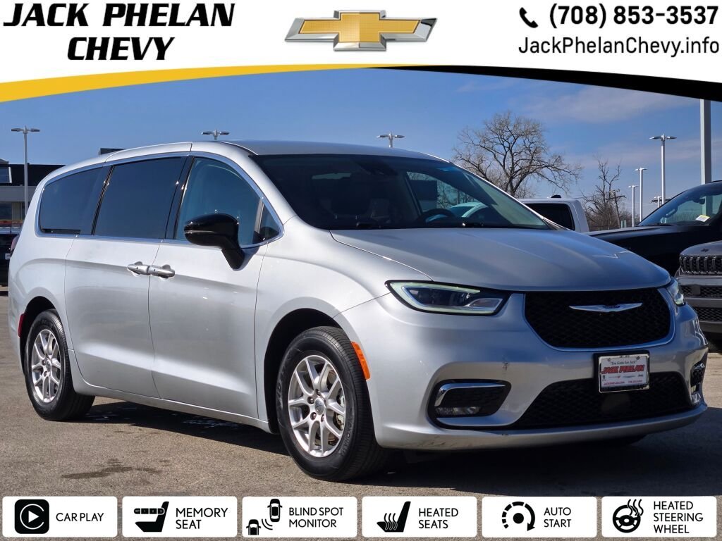2024 Chrysler Pacifica Touring L's photo