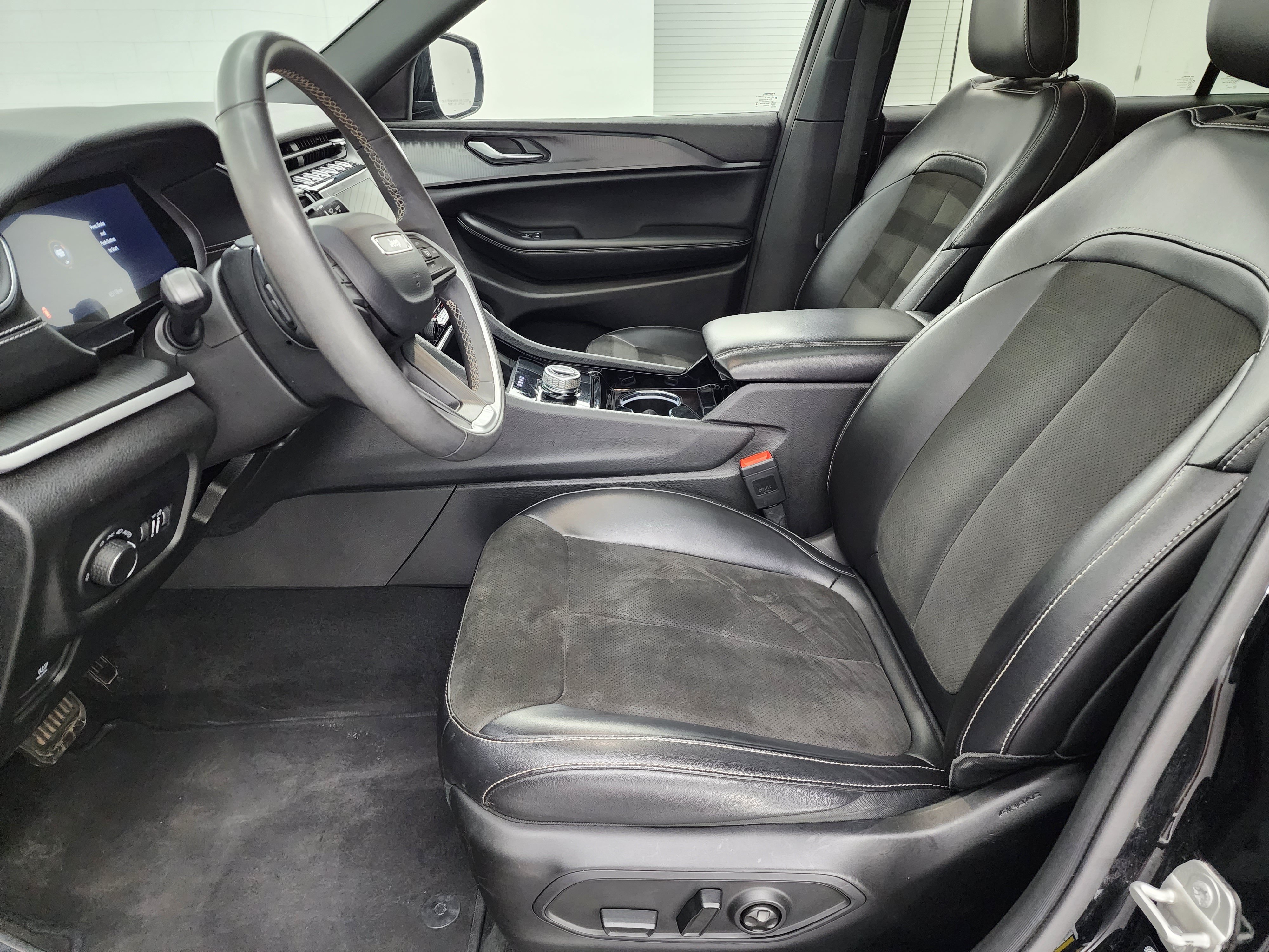 Used 2023 Diamond Black Crystal Pearlcoat Jeep 4x4 Altitude: ALTITUDE-4WD-MOON-HEATED SEATS-NEW TIRES-BACKUP CAM-1 OWNER image 100