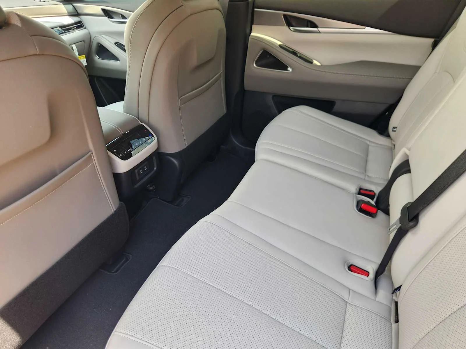 New 2027 HARBOR GRAY INFINITI Luxe FWD image 20