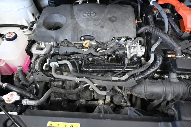 Used 2023 White Toyota LE image 33