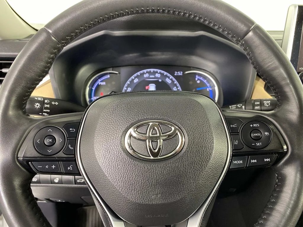Used 2023 White Toyota XLE image 16