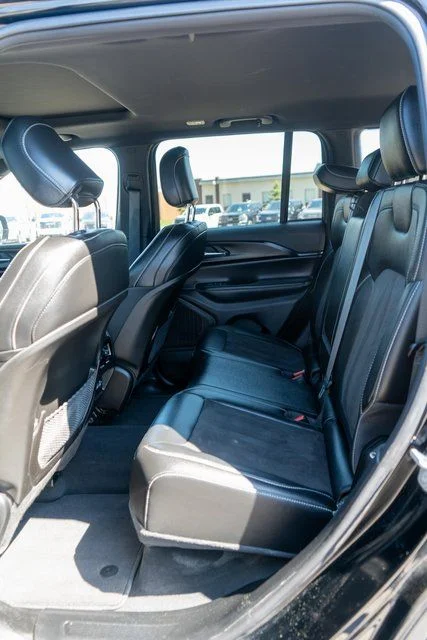 Used 2023 Black Jeep Altitude X image 11