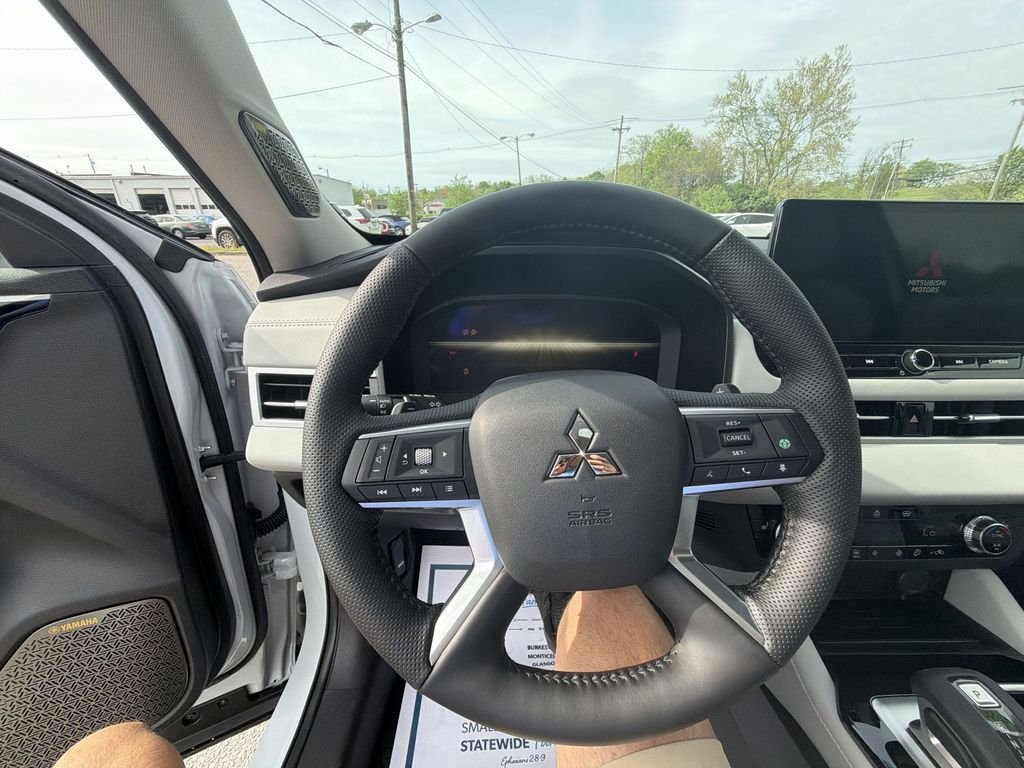 New 2026 White Mitsubishi SE image 14