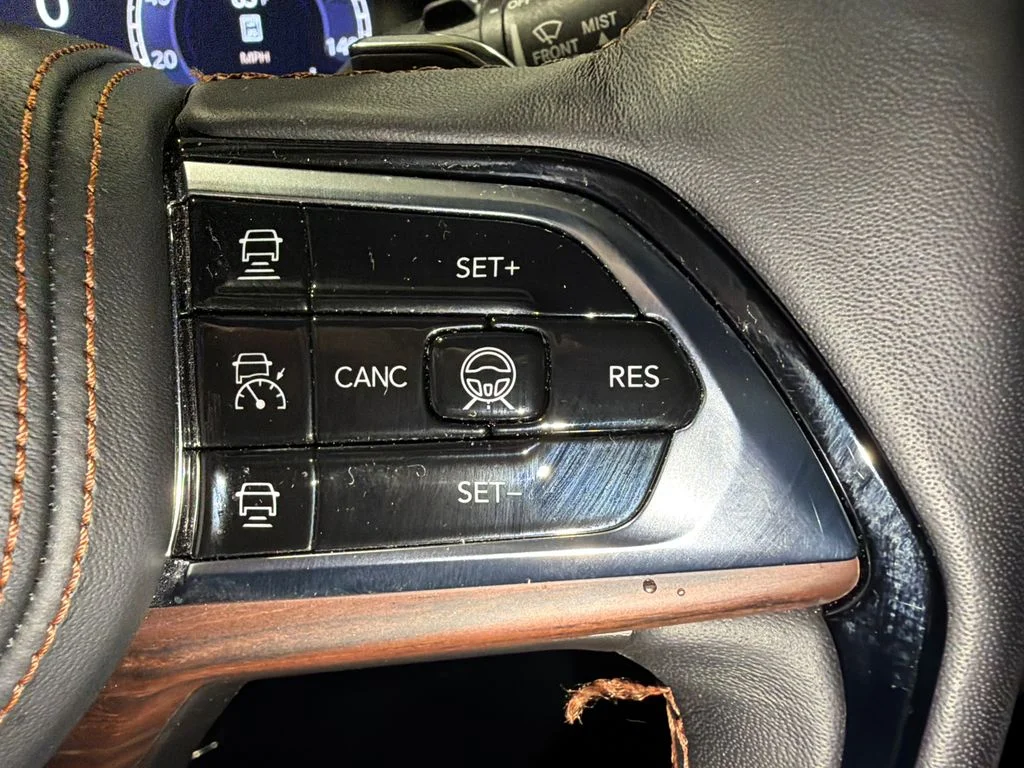 Certified Used 2025 Velvet Red Pearlcoat Jeep Summit image 32