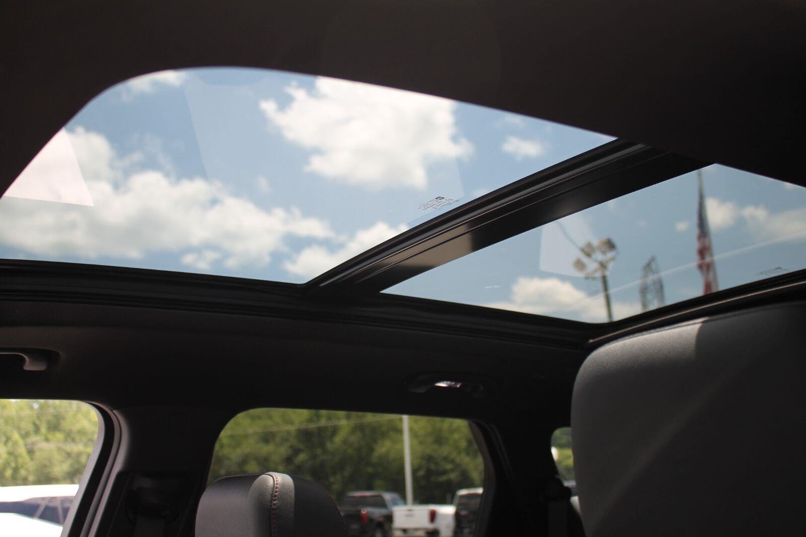 Used 2025 Iridescent Pearl Tricoat Chevrolet RS image 29