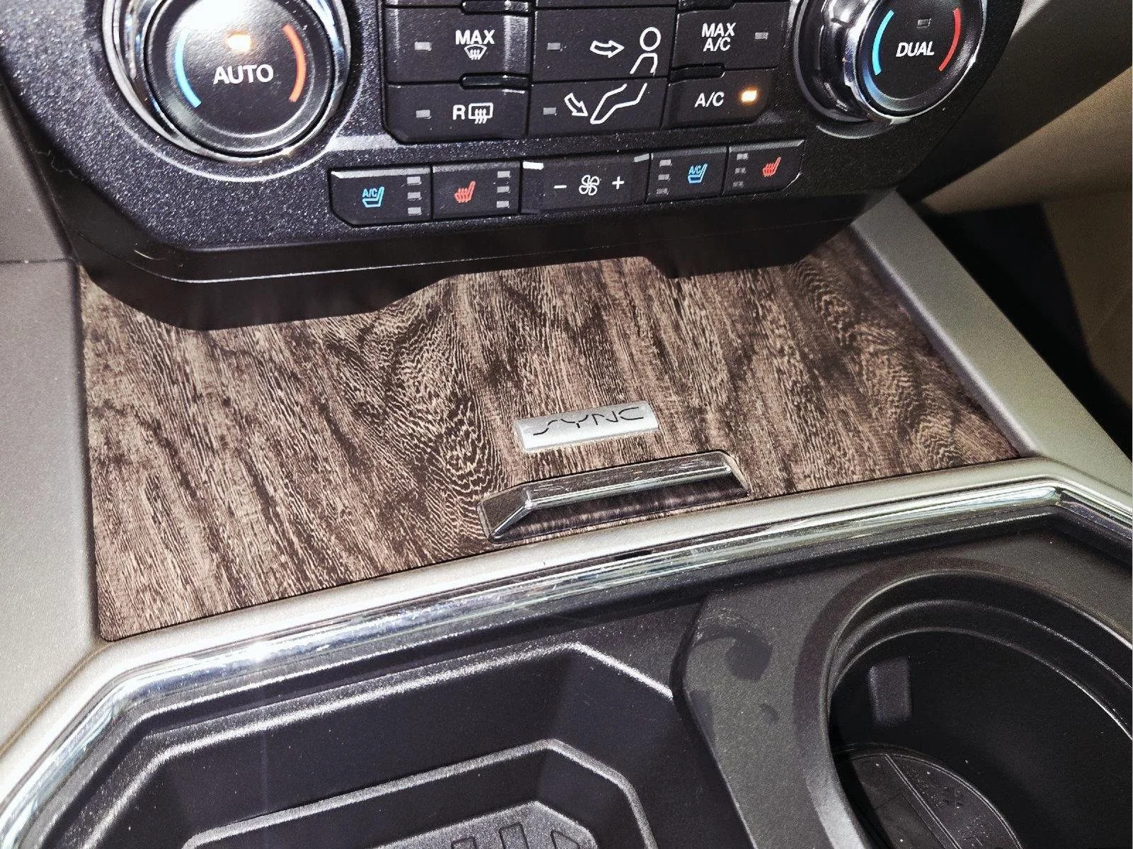 Used 2018 White Gold/Stone Gray Ford Lariat image 52