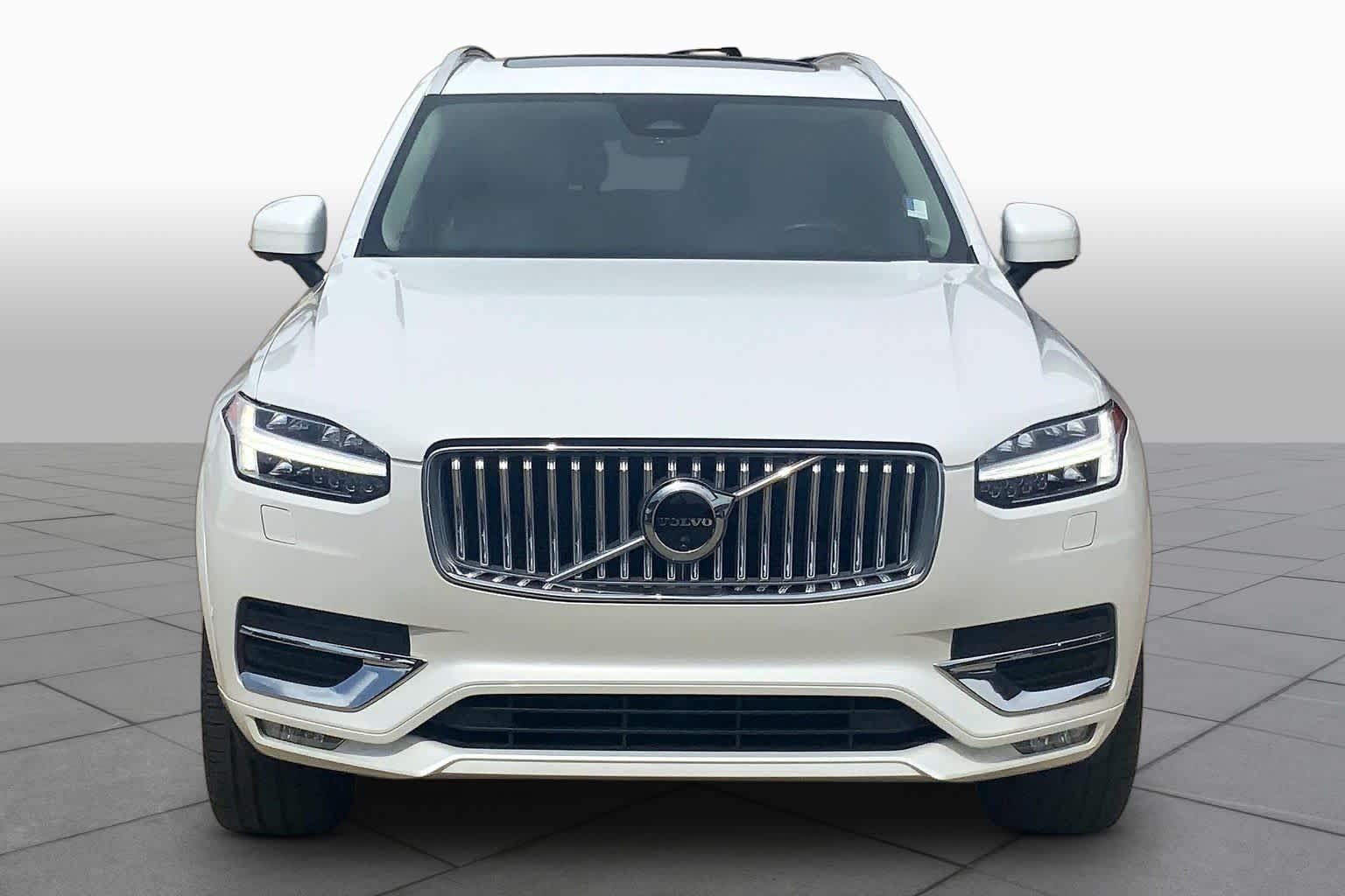 Used 2025 WHITE Volvo Ultra image 4