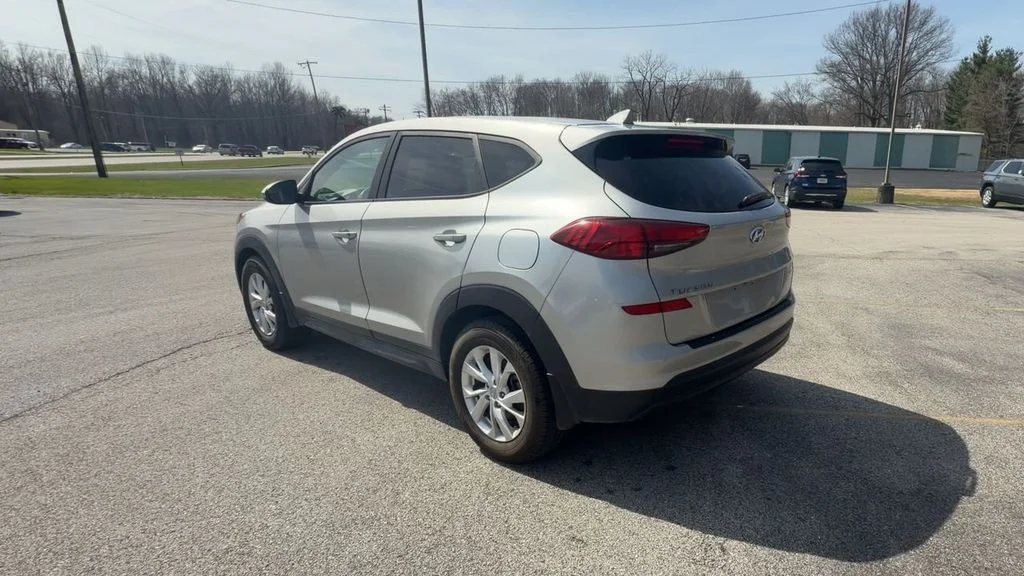 Used 2020 Silver Hyundai SE image 6