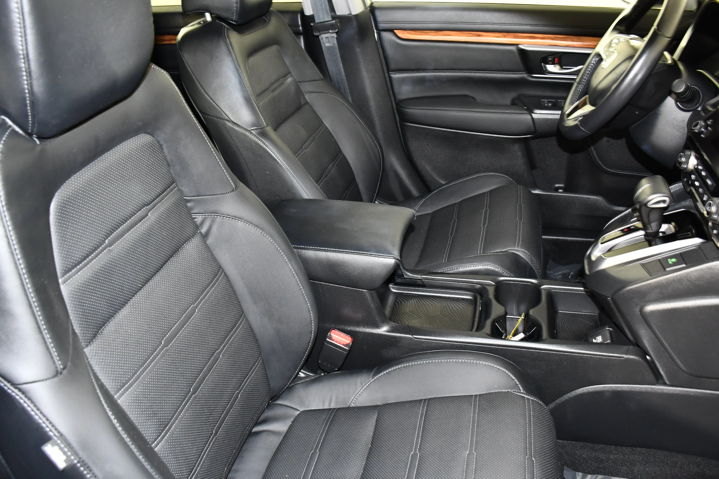 Used 2019 Lunar Silver Metallic Honda Touring image 43