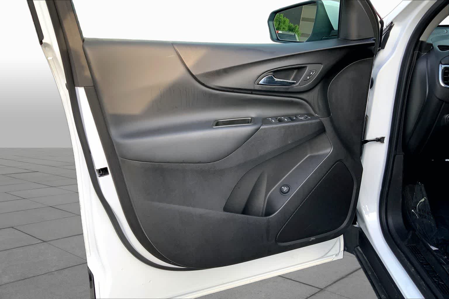 Used 2024 Summit White Chevrolet LT image 21