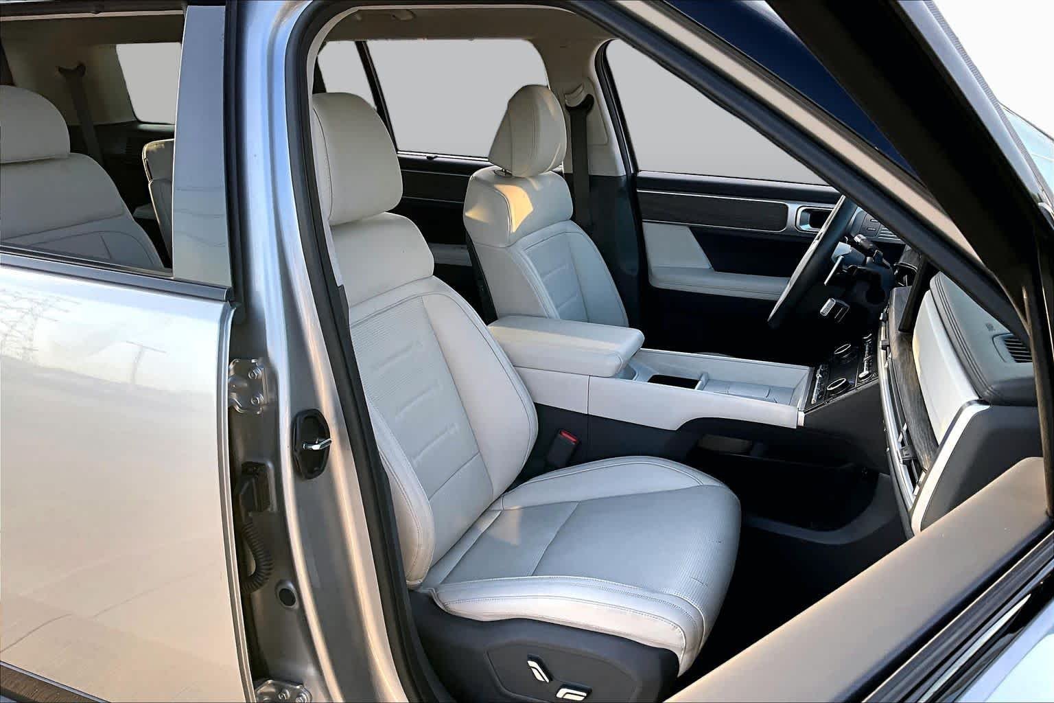 Used 2024 Shimmering Silver Hyundai Calligraphy image 9