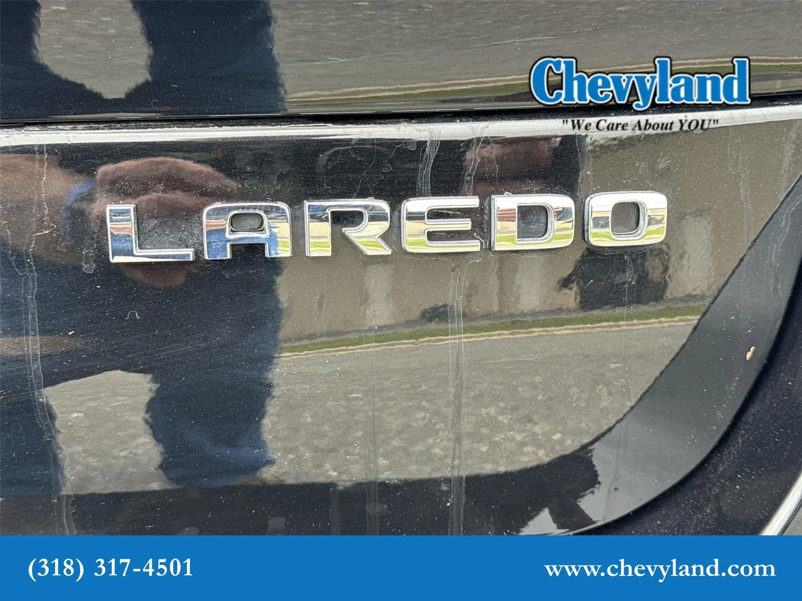 Used 2023 Diamond Black Crystal Pearlcoat Jeep Laredo image 31