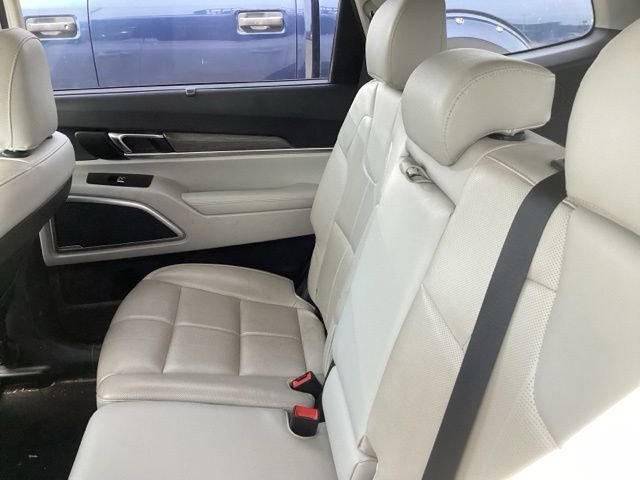 Used 2021 White Pearl Kia EX image 13