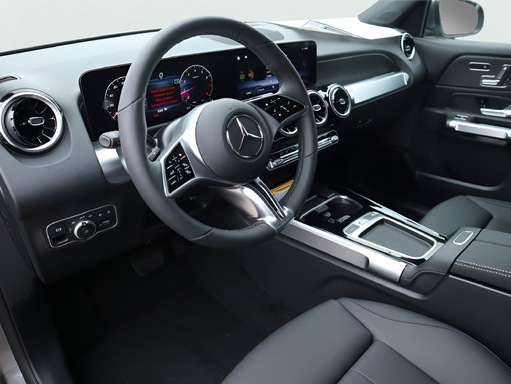 Used 2026 Mountain Grey Metallic Mercedes-Benz GLB 250 image 30