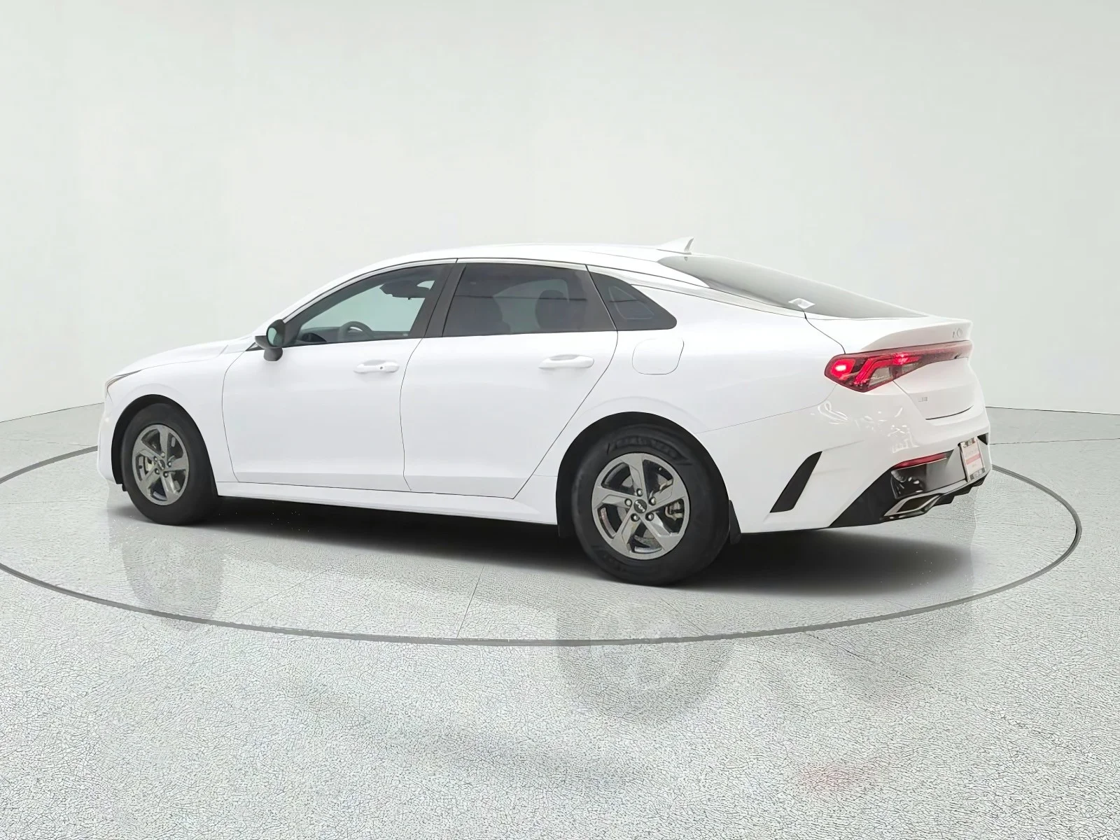 Used 2023 Glacial White Pearl Kia LXS image 7