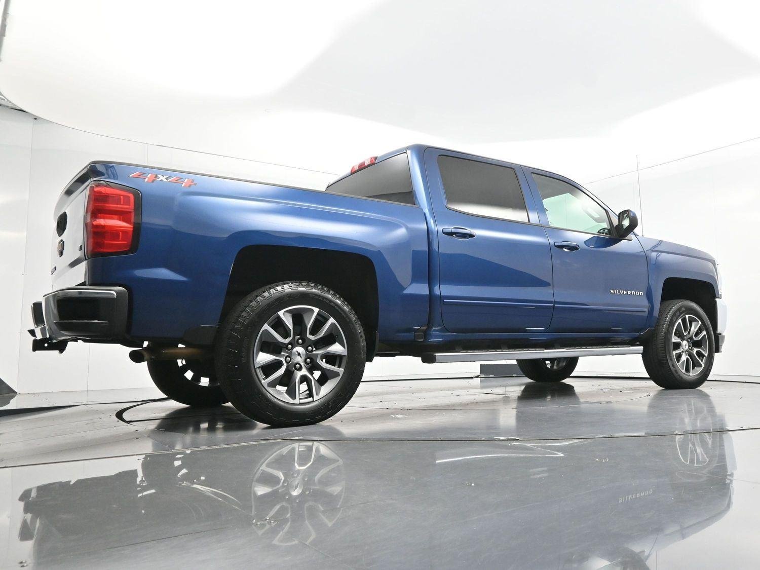 Used 2018 Deep Ocean Blue Metallic Chevrolet LT image 50