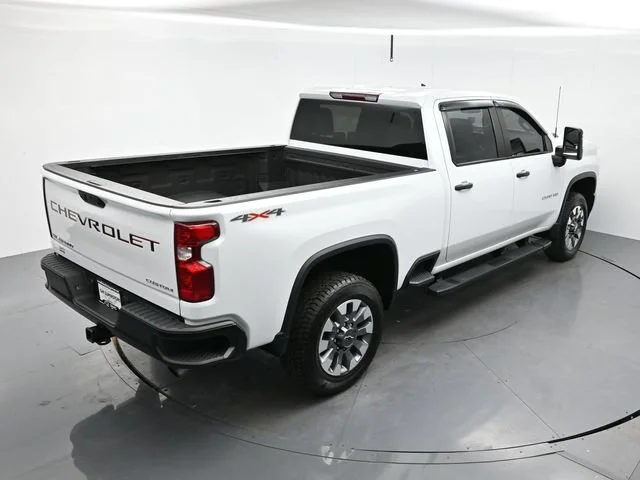Used 2022 SUMMIT WHITE Chevrolet Custom image 34