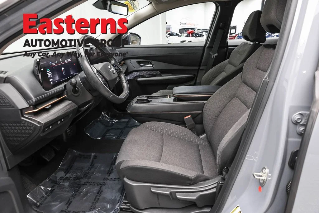 Used 2023 Gray Nissan VENTURE+ image 13