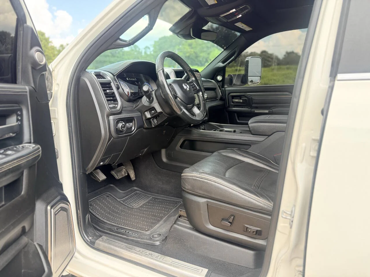 Used 2019 White RAM Limited 4x4 4dr Crew Cab 6.3 ft. SB Pickup image 19
