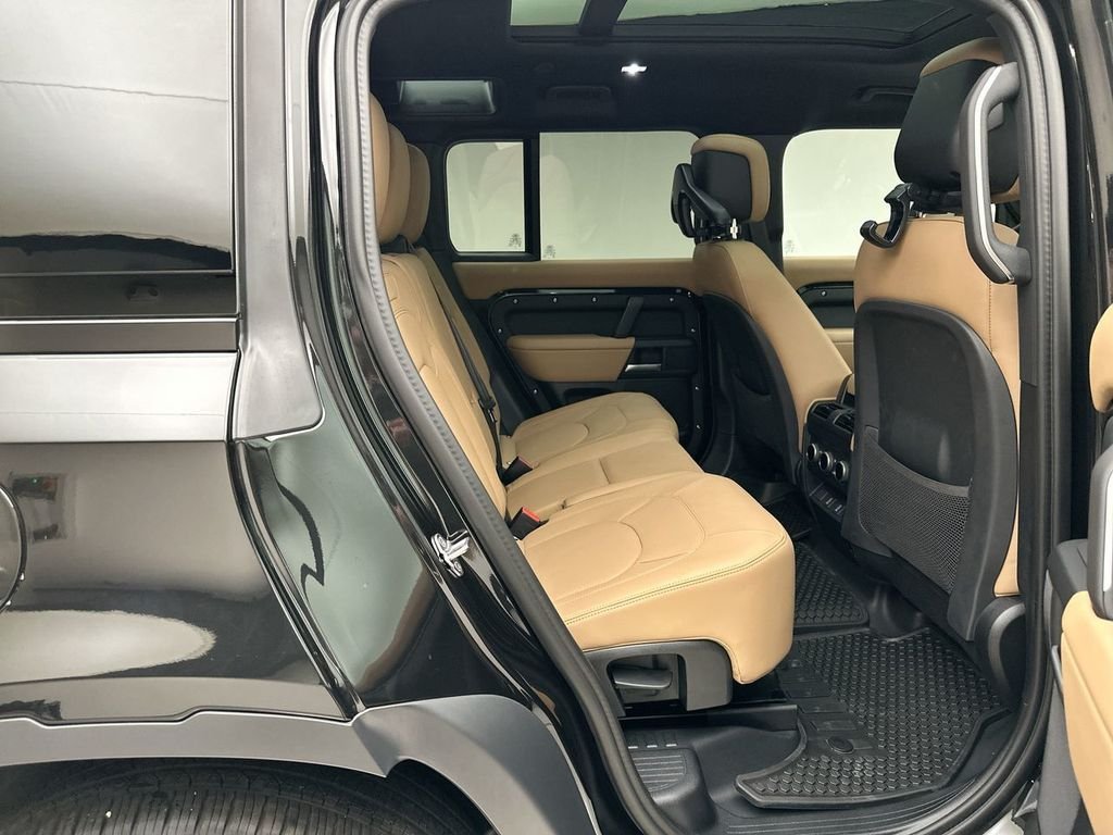 New 2026 Santorini Black Land Rover S image 7