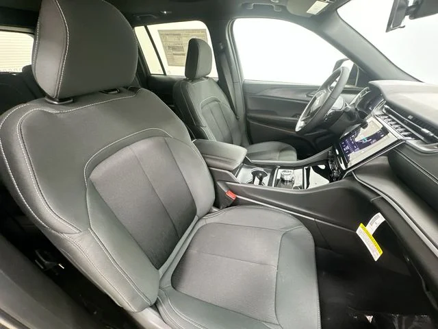 New 2026 Baltic Gray Metallic Clear-Coat Exterior Paint Jeep Laredo X image 26