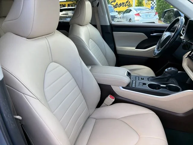 Used 2022  Toyota XLE image 25